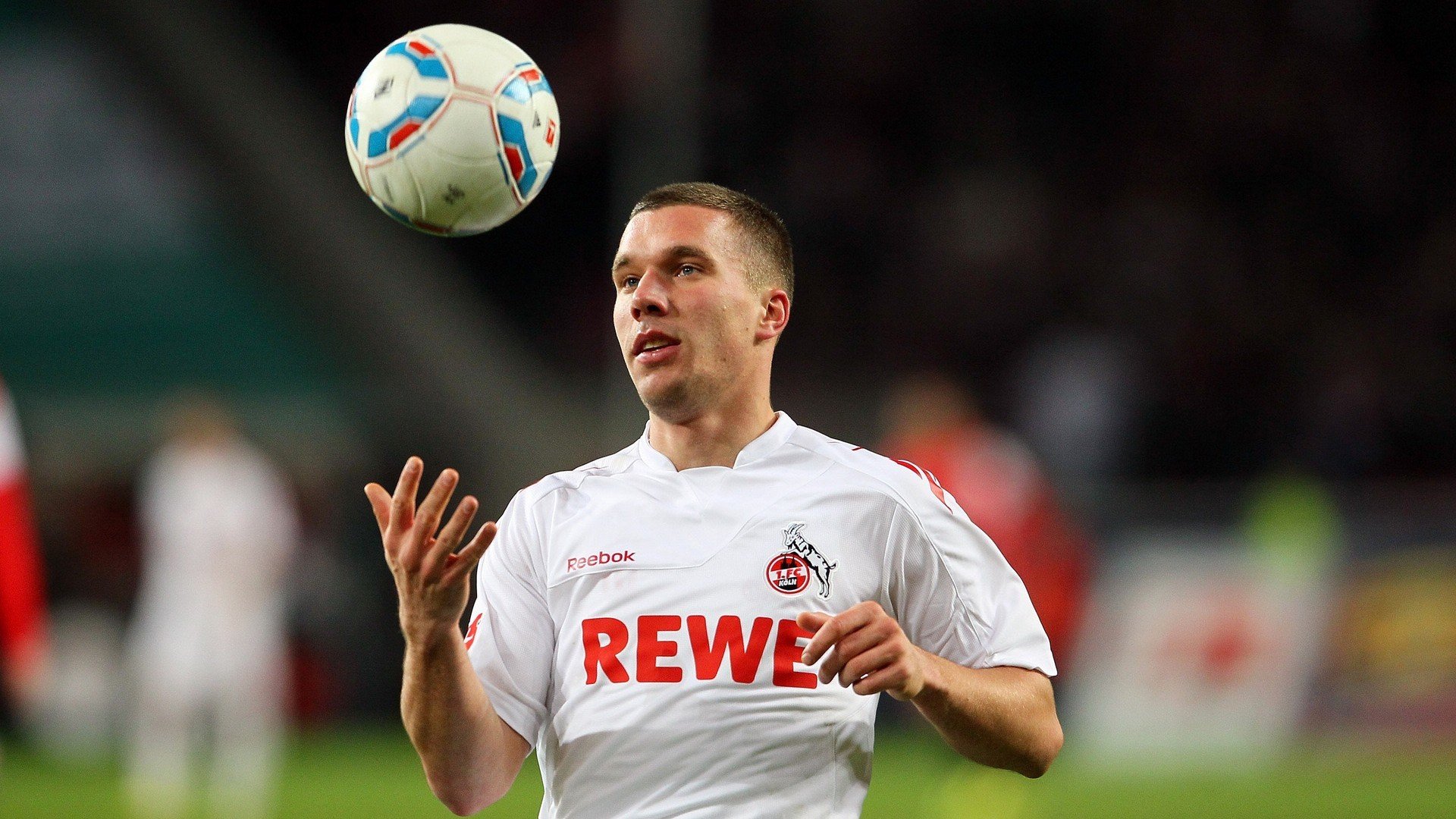 澳大利亚袋鼠队：如何利用球员的综合能力打破对手防线，袋鼠澳大利亚度百科